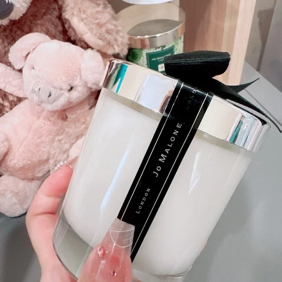 Jo Malone London Red Roses Scented Candle - NEW with Seal - Picture 4 of 5